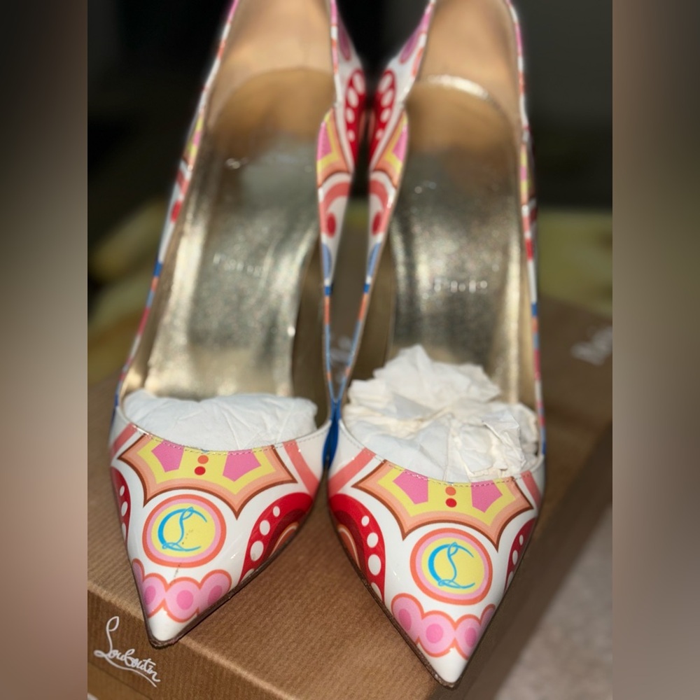 Red Bottoms - Picture 3 of 6